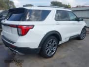 ✅ 2025 Ford Explorer • VIN: 1FMWK7HC1SGC05473 • Lot: 43494798. Wystawiony na IAAI z przebiegiem 4 953 mil. Bezpłatny archiwum sprzedaży aukcyjnych z USA i szczegółowy raport historii pojazdu na DreamBid. Zdjęcie 4.