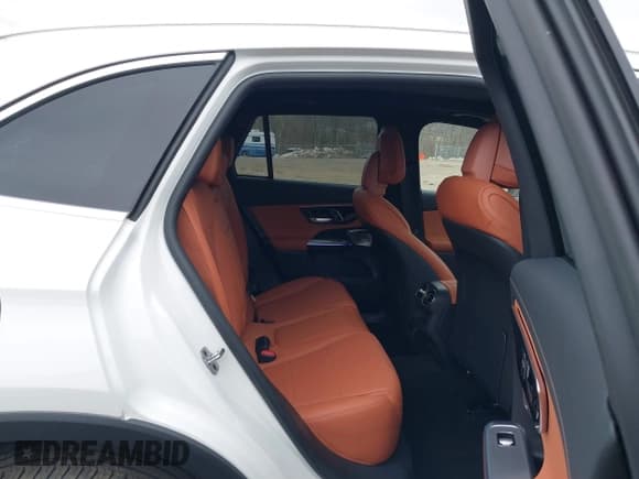 ✅ 2023 Mercedes-Benz GLC 300 • VIN: W1NKM4HBXPF029614 • Lot: 41633136. Wystawiony na IAAI z przebiegiem 12 810 mil. Bezpłatny archiwum sprzedaży aukcyjnych z USA i szczegółowy raport historii pojazdu na DreamBid. Zdjęcie 8.
