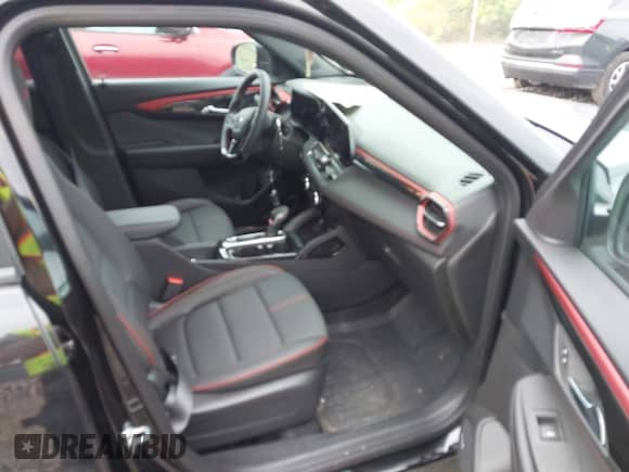 2025 Chevrolet TrailBlazer RS с VIN KL79MUSL3SB164356, выставлен на аукционе IAAI как лот 42686163 с пробегом 2 109 миль миль и . История ставок и продаж доступна на DreamBid. Изображение 5.