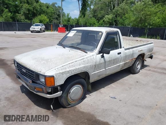 ✅ 1986 Toyota Pickup • VIN: JT4RN55R8G0177256 • Лот: 42560540. Опубликован ранее на IAAI с пробегом 304 700 миль. Бесплатный доступ к архиву аукционных продаж из США и подробный отчёт об истории автомобиля на DreamBid. Изображение 2.
