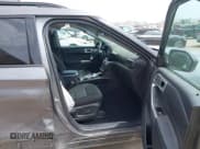 ✅ 2022 Ford Explorer XLT • VIN: 1FMSK7DH2NGC35828 • Lot: 41934116. Wystawiony na IAAI z przebiegiem 46 332 mil. Bezpłatny archiwum sprzedaży aukcyjnych z USA i szczegółowy raport historii pojazdu na DreamBid. Zdjęcie 5.