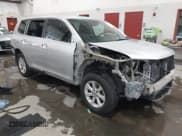 ✅ 2013 Toyota Highlander SE • VIN: 5TDZK3EH5DS132465 • Лот: 43560609. Опубликован ранее на IAAI с пробегом Не указан. Бесплатный доступ к архиву аукционных продаж из США и подробный отчёт об истории автомобиля на DreamBid. Изображение 1.
