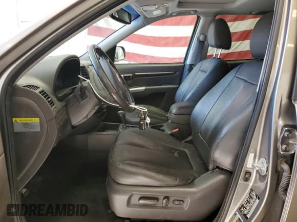 ✅ 2011 Hyundai Santa Fe Limited • VIN: 5XYZKDAG9BG082456 • Lot: 86244045. Listed on Copart with 132,030 mi. Free auction sales archive from the USA and detailed vehicle history report at DreamBid. Image 7.