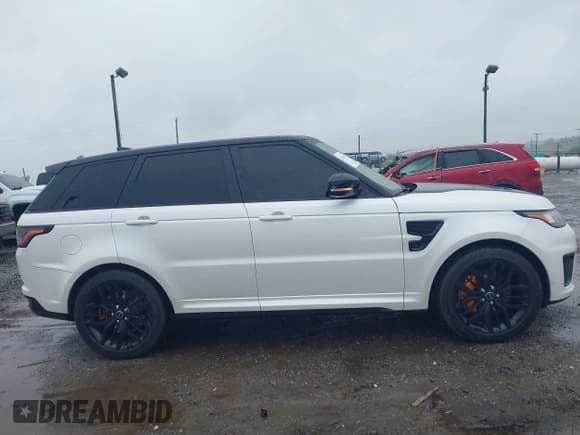 ✅ 2017 Land Rover Range Rover Sport SVR • VIN: SALWZ2FE2HA144422 • Lot: 42331478. Wystawiony na IAAI z przebiegiem 63 800 mil. Bezpłatny archiwum sprzedaży aukcyjnych z USA i szczegółowy raport historii pojazdu na DreamBid. Zdjęcie 13.