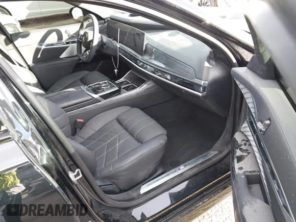 ✅ 2023 BMW i7 xDrive60 • VIN: WBY53EJ08PCN64169 • Lot: 40994066. Listed on IAAI with 6,326 mi. Free auction sales archive from the USA and detailed vehicle history report at DreamBid. Image 5.