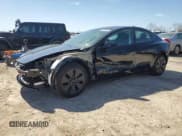 ✅ 2024 Tesla Model 3 • VIN: 5YJ3E1EA3RF872810 • Lot: 46871445. Wystawiony na Copart z przebiegiem 2 725 mil. Bezpłatny archiwum sprzedaży aukcyjnych z USA i szczegółowy raport historii pojazdu na DreamBid. Zdjęcie 1.