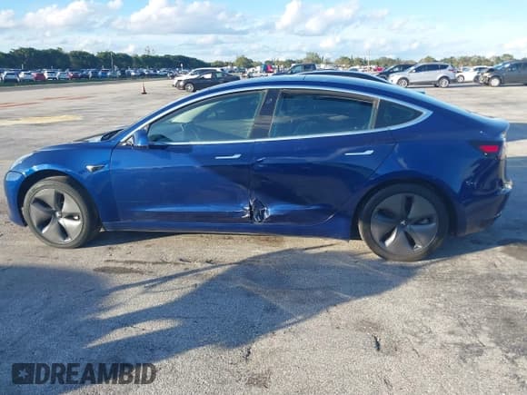 ✅ 2019 Tesla Model 3 Mid Range • VIN: 5YJ3E1EA3KF485731 • Lot: 43904380. Wystawiony na IAAI z przebiegiem 105 944 mil. Bezpłatny archiwum sprzedaży aukcyjnych z USA i szczegółowy raport historii pojazdu na DreamBid. Zdjęcie 13.