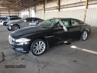 ✅ 2013 Jaguar XJ • VIN: SAJWA1C77D8V40055 • Лот: 60461395. Опубликован ранее на Copart с пробегом 102 709 миль. Бесплатный доступ к архиву аукционных продаж из США и подробный отчёт об истории автомобиля на DreamBid. Изображение 1.