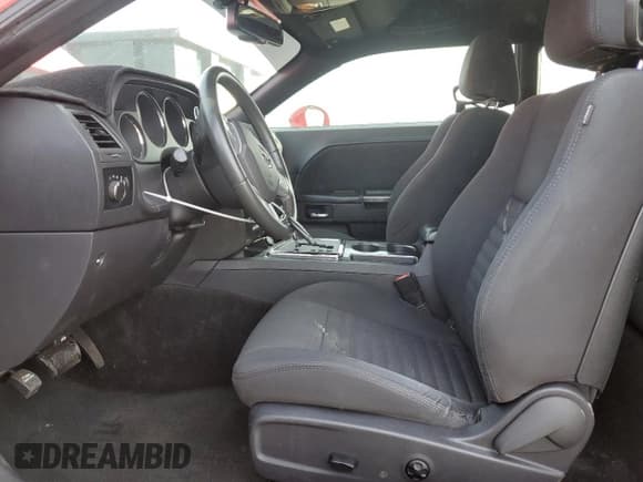 ✅ 2014 Dodge Challenger SXT Plus • VIN: 2C3CDYAG6EH110943 • Lot: 85097314. Wystawiony na Copart z przebiegiem 71 764 mil. Bezpłatny archiwum sprzedaży aukcyjnych z USA i szczegółowy raport historii pojazdu na DreamBid. Zdjęcie 7.