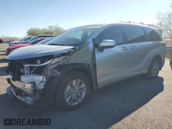 ✅ 2025 Toyota Sienna LE • VIN: 5TDKRKEC9SS236224 • Lot: 86702705. Listed on Copart with 19,997 mi. Free auction sales archive from the USA and detailed vehicle history report at DreamBid. Image 1.