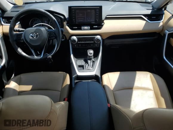 ✅ 2021 Toyota RAV4 XLE Premium • VIN: 2T3A1RFV9MW140820 • Lot: 68944915. Listed on Copart with 55,443 mi. Free auction sales archive from the USA and detailed vehicle history report at DreamBid. Image 8.