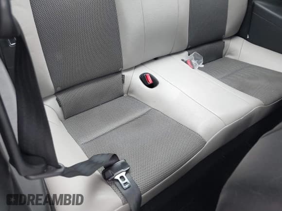 ✅ 2013 Hyundai Genesis Coupe 2.0T • VIN: KMHHT6KD6DU097924 • Lot: 42467738. Wystawiony na IAAI z przebiegiem 103 261 mil. Bezpłatny archiwum sprzedaży aukcyjnych z USA i szczegółowy raport historii pojazdu na DreamBid. Zdjęcie 8.