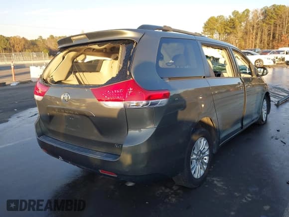 ✅ 2012 Toyota Sienna XLE • VIN: 5TDYK3DC9CS229796 • Lot: 43748520. Listed on IAAI with Not provided. Free auction sales archive from the USA and detailed vehicle history report at DreamBid. Image 4.