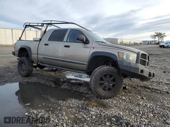 2008 Dodge 1500 SXT z VIN 3D7KS19D58G222545, wystawiony jako Copart lot #85698004 z przebiegiem 175 905 mil mil oraz Szkoda całkowita • Salvage title. Historia ofert i sprzedaży dostępna na DreamBid. Obrazek 4.