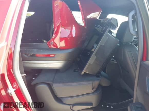 2026 Chevrolet Traverse FWD LT с VIN 1GNERGKS8TJ186105, выставлен на аукционе IAAI как лот 43588108 с пробегом 379 миль миль и . История ставок и продаж доступна на DreamBid. Изображение 8.