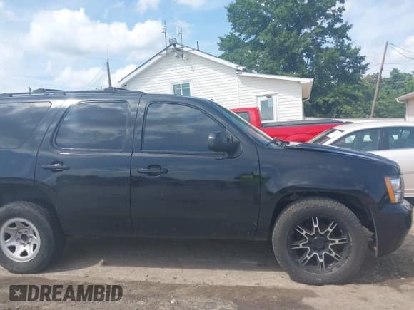 ✅ 2012 Chevrolet Tahoe LS • VIN: 1GNSKAE03CR161838 • Lot: 42509184. Wystawiony na IAAI z przebiegiem 179 911 mil. Bezpłatny archiwum sprzedaży aukcyjnych z USA i szczegółowy raport historii pojazdu na DreamBid. Zdjęcie 14.