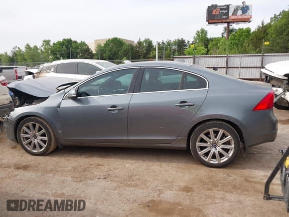 ✅ 2016 Volvo S60 T6 Drive-E • VIN: YV149MFK7G2395665 • Lot: 42275484. Listed on IAAI with 180,632 mi. Free auction sales archive from the USA and detailed vehicle history report at DreamBid. Image 14.
