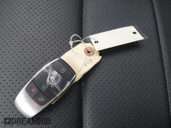 ✅ 2021 Mercedes-Benz C 300 • VIN: W1KWF8EB5MR612798 • Lot: 42992980. Wystawiony na IAAI z przebiegiem 17 243 mil. Bezpłatny archiwum sprzedaży aukcyjnych z USA i szczegółowy raport historii pojazdu na DreamBid. Zdjęcie 11.