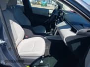 ✅ 2022 Toyota Corolla Cross L • VIN: 7MUAAAAG7NV029721 • Лот: 43304097. Опубликован ранее на IAAI с пробегом 31 139 миль. Бесплатный доступ к архиву аукционных продаж из США и подробный отчёт об истории автомобиля на DreamBid. Изображение 5.
