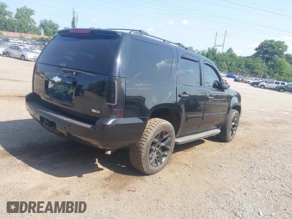 ✅ 2012 Chevrolet Tahoe LS • VIN: 1GNSKAE08CR285457 • Lot: 42828766. Wystawiony na IAAI z przebiegiem 167 574 mil. Bezpłatny archiwum sprzedaży aukcyjnych z USA i szczegółowy raport historii pojazdu na DreamBid. Zdjęcie 4.