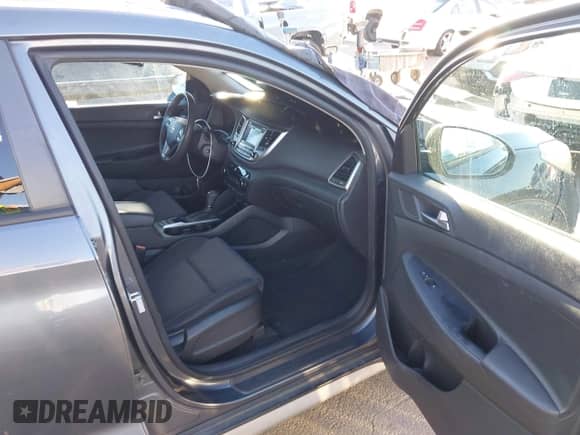 2017 Hyundai Tucson SE with VIN KM8J33A49HU421293, listed as a IAAI auction lot 43470850 with 57,198 mi miles and . Bid and sale history available at DreamBid. Image 5.