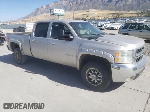 ✅ 2009 Chevrolet Silverado 2500HD Work Truck • VIN: 1GCHK43649F159022 • Lot: 72765094. Wystawiony na Copart z przebiegiem 200 652 mil. Bezpłatny archiwum sprzedaży aukcyjnych z USA i szczegółowy raport historii pojazdu na DreamBid. Zdjęcie 4.