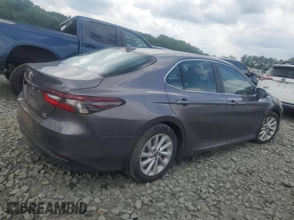 2023 Toyota Camry LE z VIN 4T1C11BK6PU102562, wystawiony jako Copart lot #65087875 z przebiegiem Nie podano mil oraz Szkoda całkowita • Salvage title. Historia ofert i sprzedaży dostępna na DreamBid. Obrazek 3.