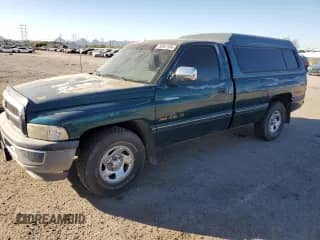 1995 Dodge 1500 z VIN 1B7HC16YXSS375804, wystawiony jako Copart lot #83647504 z przebiegiem 218 858 mil mil oraz Szkoda całkowita • Salvage title. Historia ofert i sprzedaży dostępna na DreamBid. Obrazek 1.