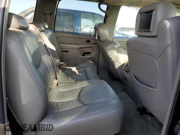 ✅ 2004 Chevrolet Suburban LT • VIN: 1GNFK16T24J154454 • Лот: 45388505. Опубликован ранее на Copart с пробегом 239 467 миль. Бесплатный доступ к архиву аукционных продаж из США и подробный отчёт об истории автомобиля на DreamBid. Изображение 11.