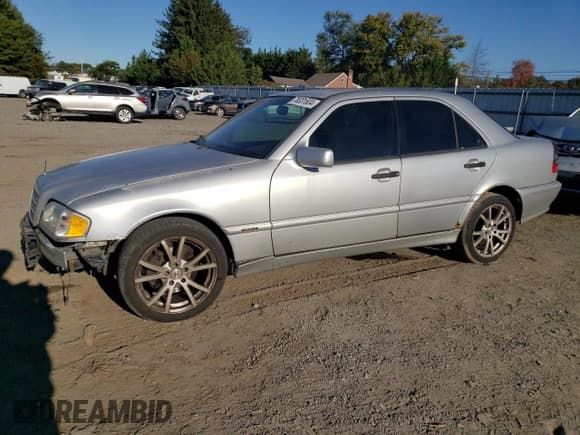 ✅ 2000 Mercedes-Benz C 230 Kompressor • VIN: WDBHA24G5YF935573 • Лот: 76331604. Опубликован ранее на Copart с пробегом 261 917 миль. Бесплатный доступ к архиву аукционных продаж из США и подробный отчёт об истории автомобиля на DreamBid. Изображение 1.