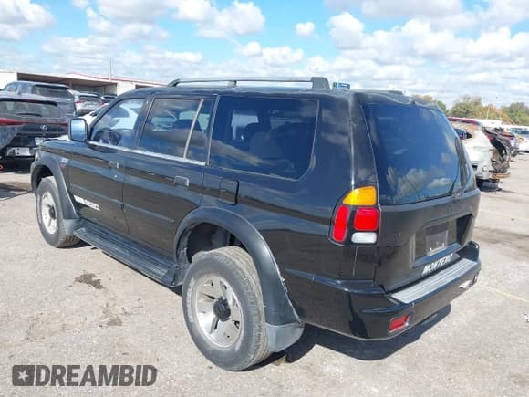 ✅ 2001 Mitsubishi Montero Sport • VIN: JA4LS31R61P032704 • Lot: 43713861. Wystawiony na IAAI z przebiegiem 237 506 mil. Bezpłatny archiwum sprzedaży aukcyjnych z USA i szczegółowy raport historii pojazdu na DreamBid. Zdjęcie 3.