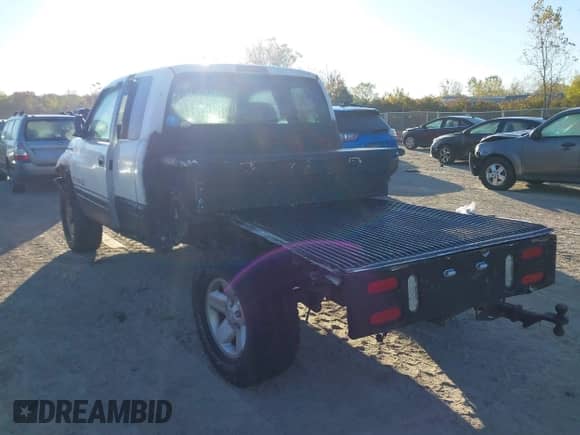 2000 Dodge 1500 with VIN 3B7HF13Z2YG149468, listed as a IAAI auction lot 43424370 with 170,729 mi miles and . Bid and sale history available at DreamBid. Image 3.