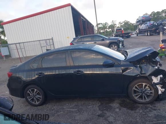 ✅ 2024 Kia Forte LXS • VIN: 3KPF24AD8RE787667 • Lot: 43426519. Wystawiony na IAAI z przebiegiem 10 958 mil. Bezpłatny archiwum sprzedaży aukcyjnych z USA i szczegółowy raport historii pojazdu na DreamBid. Zdjęcie 13.