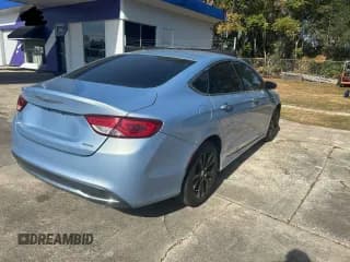 ✅ 2015 Chrysler 200 Limited • VIN: 1C3CCCAB2FN697869 • Лот: 93980295. Опубликован ранее на Copart с пробегом 127 349 миль. Бесплатный доступ к архиву аукционных продаж из США и подробный отчёт об истории автомобиля на DreamBid. Изображение 4.