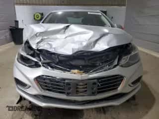 2018 Chevrolet Cruze Premier z VIN 1G1BF5SMXJ7169500, wystawiony jako Copart lot #60833445 z przebiegiem 139 469 mil mil oraz Szkoda całkowita • Salvage title. Historia ofert i sprzedaży dostępna na DreamBid. Obrazek 5.