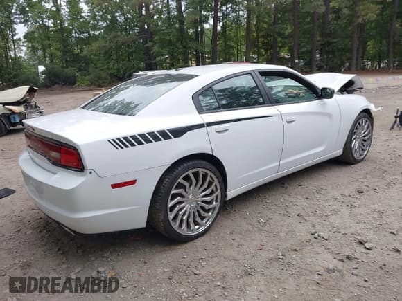 ✅ 2014 Dodge Charger SE • VIN: 2C3CDXBG8EH326043 • Lot: 43172764. Wystawiony na IAAI z przebiegiem 170 289 mil. Bezpłatny archiwum sprzedaży aukcyjnych z USA i szczegółowy raport historii pojazdu na DreamBid. Zdjęcie 4.
