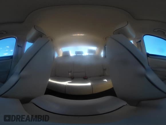 ✅ 2017 Volkswagen Passat SE • VIN: 1VWBT7A35HC011116 • Lot: 43559854. Wystawiony na IAAI z przebiegiem 86 748 mil. Bezpłatny archiwum sprzedaży aukcyjnych z USA i szczegółowy raport historii pojazdu na DreamBid. Zdjęcie 18.