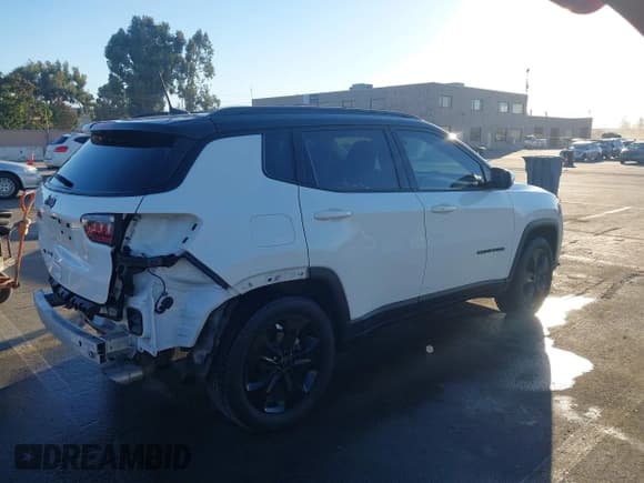 ✅ 2021 Jeep Compass Latitude • VIN: 3C4NJDBB1MT561812 • Lot: 43504011. Listed on IAAI with 52,583 mi. Free auction sales archive from the USA and detailed vehicle history report at DreamBid. Image 4.