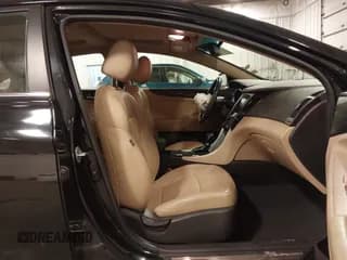 ✅ 2012 Hyundai Sonata SE • VIN: 5NPEC4AC1CH490548 • Лот: 43364064. Опубликован ранее на IAAI с пробегом 131 327 миль. Бесплатный доступ к архиву аукционных продаж из США и подробный отчёт об истории автомобиля на DreamBid. Изображение 5.