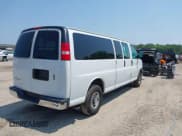 ✅ 2020 Chevrolet Express Passenger LT • VIN: 1GAZGPFG8L1215472 • Lot: 42463979. Wystawiony na IAAI z przebiegiem 78 397 mil. Bezpłatny archiwum sprzedaży aukcyjnych z USA i szczegółowy raport historii pojazdu na DreamBid. Zdjęcie 4.