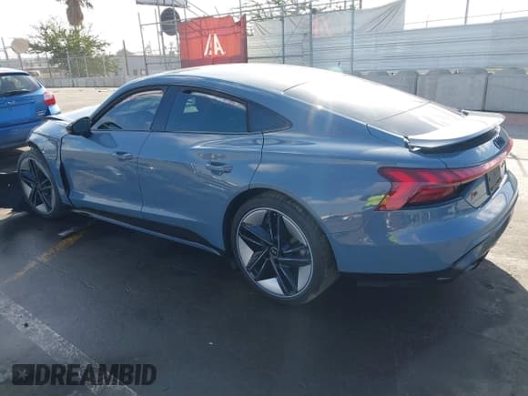 ✅ 2023 Audi RS e-tron GT • VIN: WAUBHBFWXP7903277 • Lot: 41098544. Wystawiony na IAAI z przebiegiem 5 781 mil. Bezpłatny archiwum sprzedaży aukcyjnych z USA i szczegółowy raport historii pojazdu na DreamBid. Zdjęcie 3.