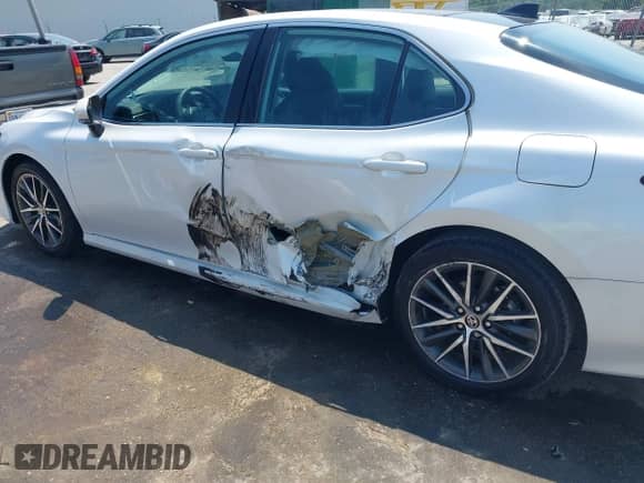 2022 Toyota Camry XLE with VIN 4T1F11AK2NU710770, listed as a IAAI auction lot 42604063 with 5,840 mi miles and . Bid and sale history available at DreamBid. Image 6.