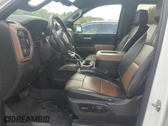 ✅ 2021 Chevrolet Silverado 1500 High Country • VIN: 1GCUYHED3MZ262679 • Lot: 81371995. Wystawiony na Copart z przebiegiem 91 590 mil. Bezpłatny archiwum sprzedaży aukcyjnych z USA i szczegółowy raport historii pojazdu na DreamBid. Zdjęcie 7.