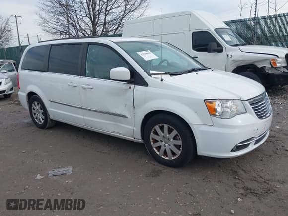 ✅ 2015 Chrysler Town & Country Touring • VIN: 2C4RC1BG8FR739372 • Lot: 43749039. Wystawiony na IAAI z przebiegiem 95 064 mil. Bezpłatny archiwum sprzedaży aukcyjnych z USA i szczegółowy raport historii pojazdu na DreamBid. Zdjęcie 1.