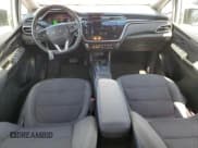 ✅ 2023 Chevrolet Bolt EV 1LT • VIN: 1G1FW6S05P4121420 • Lot: 56086884. Wystawiony na Copart z przebiegiem 80 850 mil. Bezpłatny archiwum sprzedaży aukcyjnych z USA i szczegółowy raport historii pojazdu na DreamBid. Zdjęcie 8.