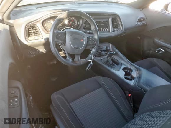 ✅ 2023 Dodge Challenger SXT • VIN: 2C3CDZAG4PH606252 • Lot: 84660345. Wystawiony na Copart z przebiegiem 21 784 mil. Bezpłatny archiwum sprzedaży aukcyjnych z USA i szczegółowy raport historii pojazdu na DreamBid. Zdjęcie 8.