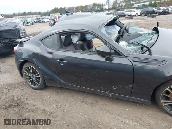 ✅ 2015 Subaru BRZ Limited • VIN: JF1ZCAC14F9601771 • Lot: 41931273. Wystawiony na IAAI z przebiegiem 18 568 mil. Bezpłatny archiwum sprzedaży aukcyjnych z USA i szczegółowy raport historii pojazdu na DreamBid. Zdjęcie 17.