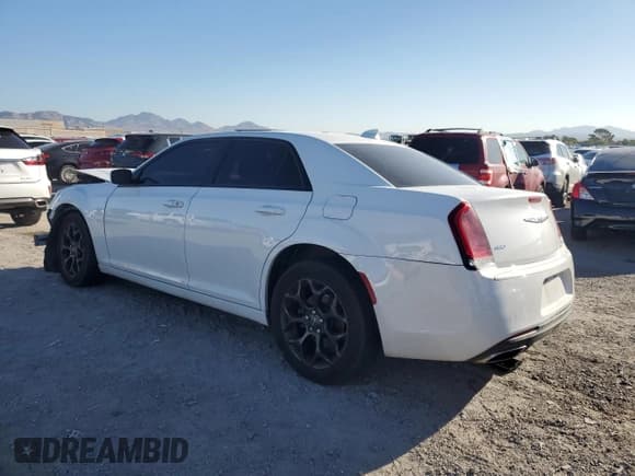 ✅ 2019 Chrysler 300 S • VIN: 2C3CCAGG7KH542812 • Lot: 81995905. Wystawiony na Copart z przebiegiem 114 515 mil. Bezpłatny archiwum sprzedaży aukcyjnych z USA i szczegółowy raport historii pojazdu na DreamBid. Zdjęcie 2.