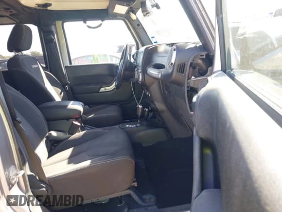 ✅ 2018 Jeep Wrangler Unlimited Sahara • VIN: 1C4BJWEG1JL935722 • Лот: 43493876. Опубликован ранее на IAAI с пробегом 85 800 миль. Бесплатный доступ к архиву аукционных продаж из США и подробный отчёт об истории автомобиля на DreamBid. Изображение 5.