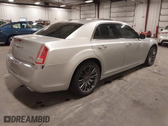 ✅ 2012 Chrysler 300 C • VIN: 2C3CCAET1CH308683 • Lot: 43479922. Listed on IAAI with 133,692 mi. Free auction sales archive from the USA and detailed vehicle history report at DreamBid. Image 4.